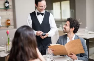 GARÇOM EM RESTAURANTE EM ARACAJU